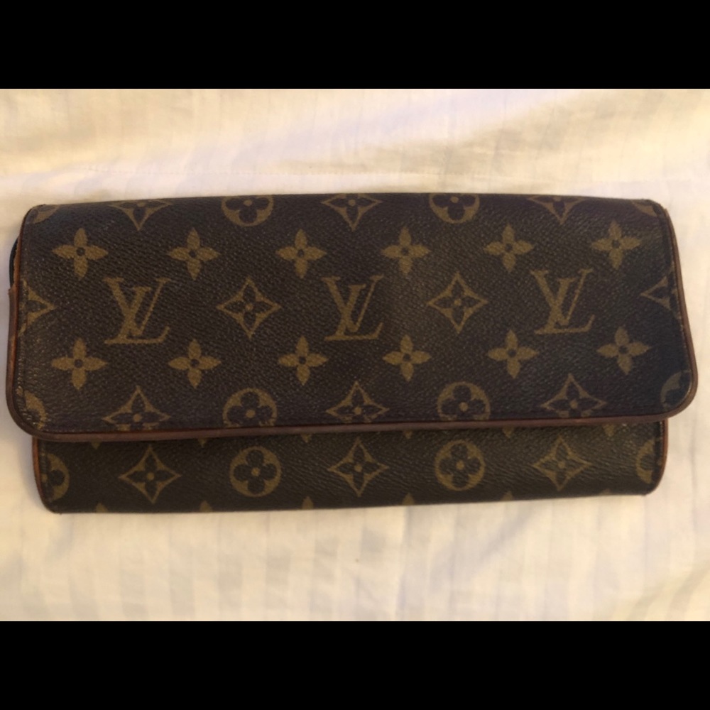 Louis Vuitton Pochette Twin